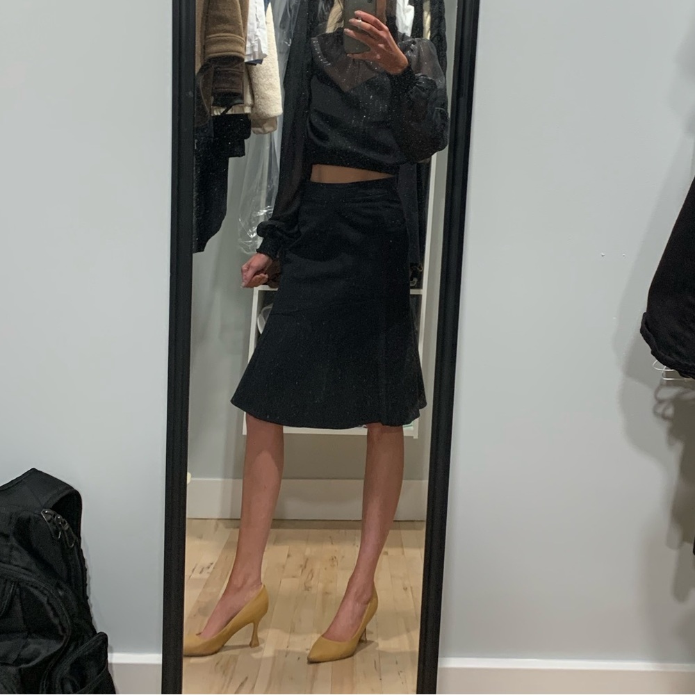 Black midi skirt (s)